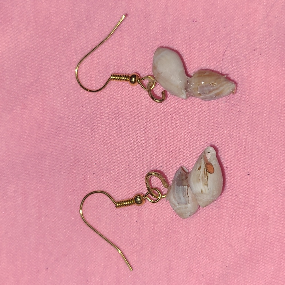 Shell earrings - Picture 2 of 3